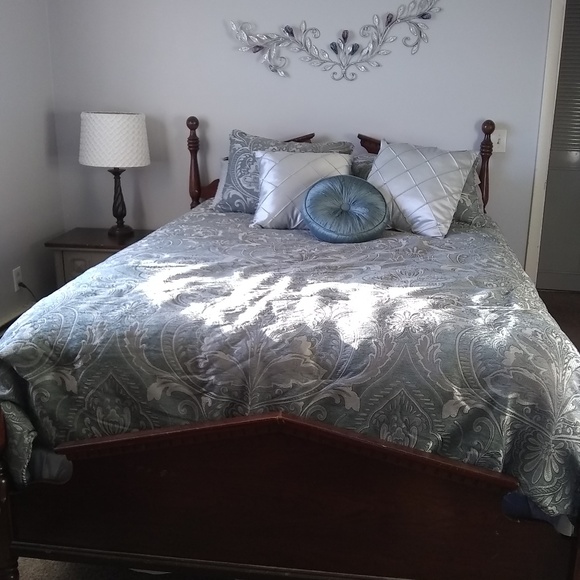 Croscill Queen size Bedding Set- Gabijel - Picture 1 of 5
